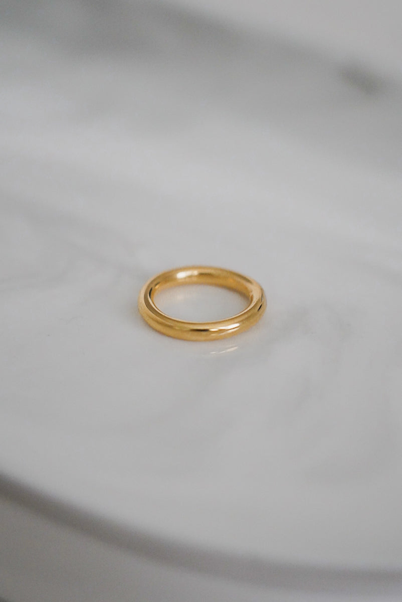 gold band ring